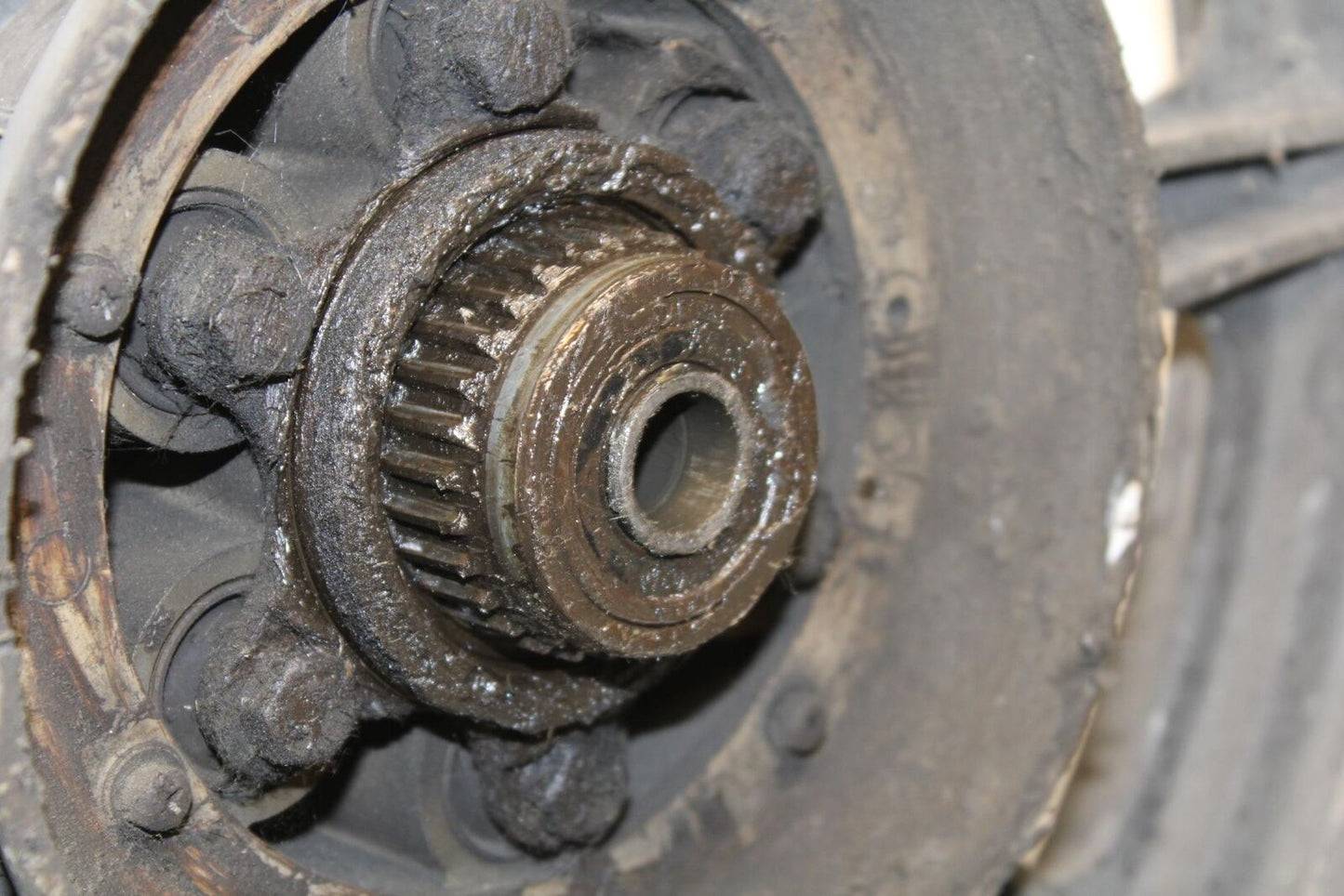 1979 Yamaha XS1100 REAR WHEEL AND ROTOR BACK BRAKE DISC BB572