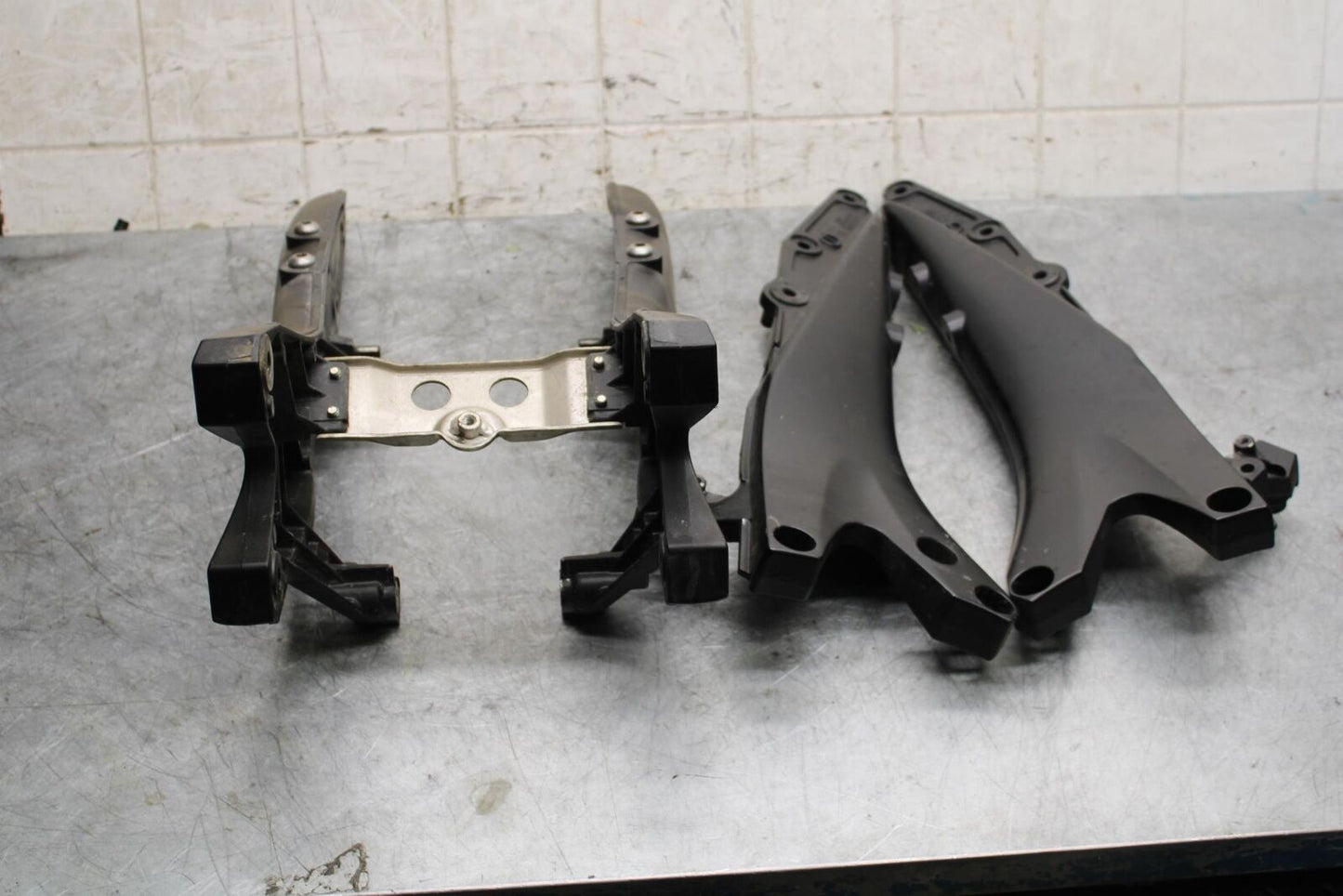06-07 SUZUKI GSXR600 750 REAR BACK TAIL SUBFRAME SUB FRAME BB543