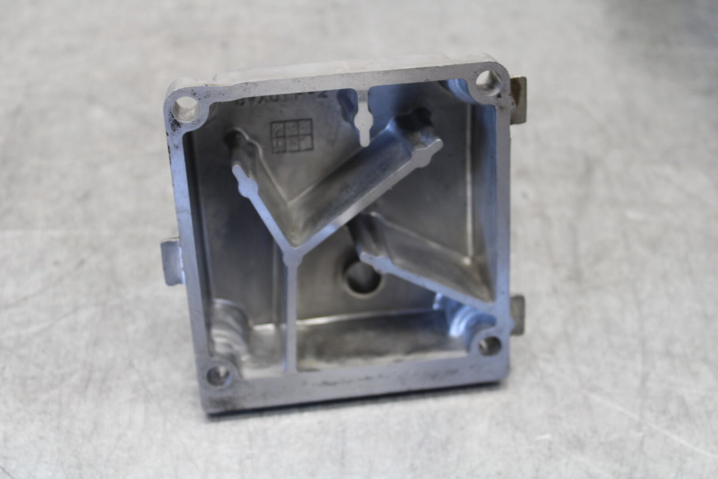 08-09 YAMAHA YZF R6S ENGINE MOTOR CRANKCASE COVER  BB690