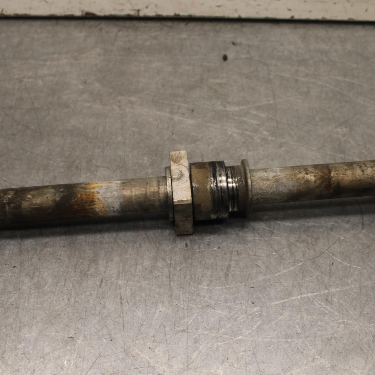 21 KAWASAKI NINJA ZX6R REAR AXLE BACK WHEEL RIM PIVOT BOLT AXEL 41068-0613 BB647