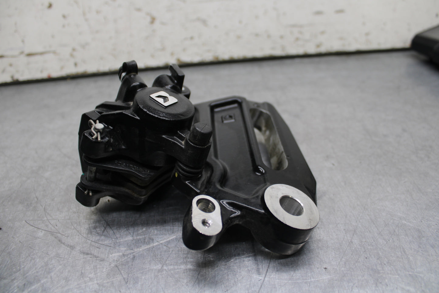 17-24 KTM 390 DUKE REAR BACK BRAKE CALIPER W MOUNT BRACKET BB734