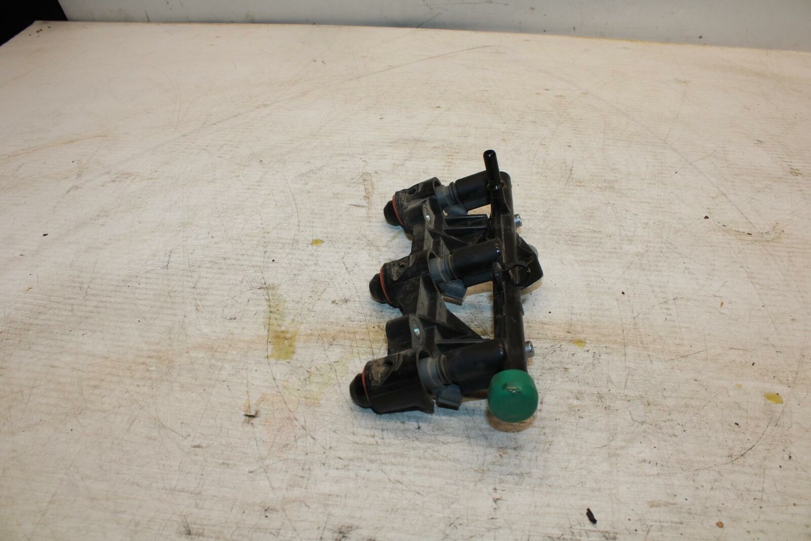 16-21 YAMAHA XSR900 SECONDARY FUEL INJECTORS TOP AIRBOX GAS RAIL BB362