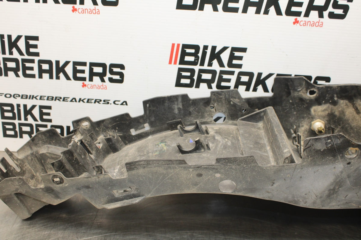 15 TRIUMPH TIGER 800 REAR BACK TAIL UNDERTAIL BATTERY TRAY PLASTIC BB873