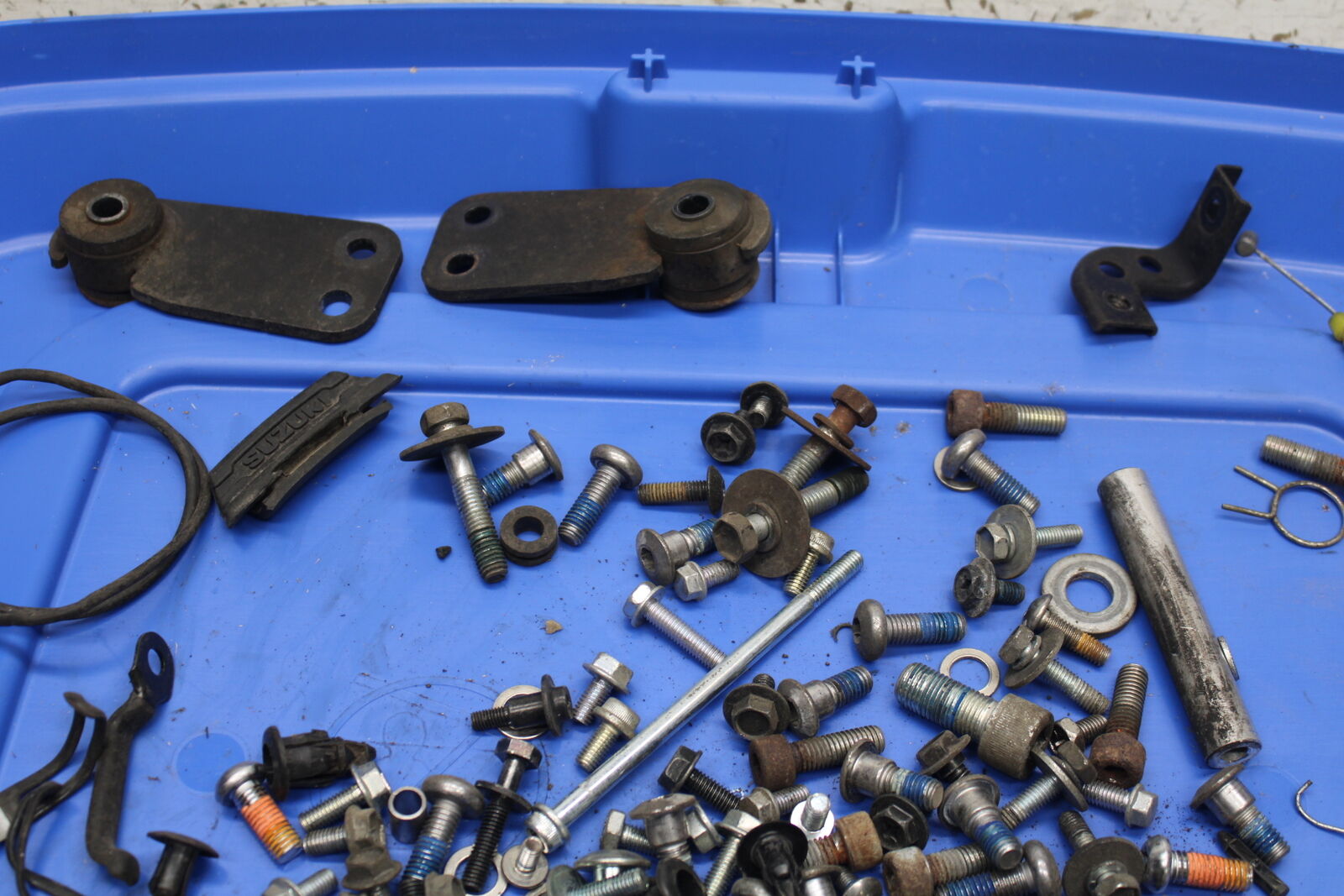 05-08 SUZUKI GSXR1000 MOUNTING BOLTS HARDWARE MOTOR SCREWS BB113