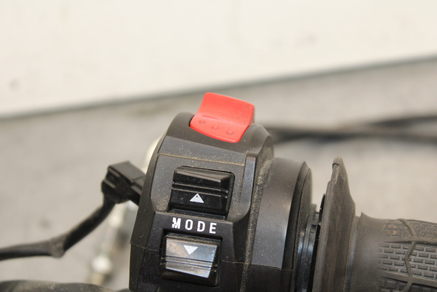 08-10 SUZUKI GSXR 600 RIGHT CLIP ON HANDLE KILL OFF START SWITCH SWITCHES BB753