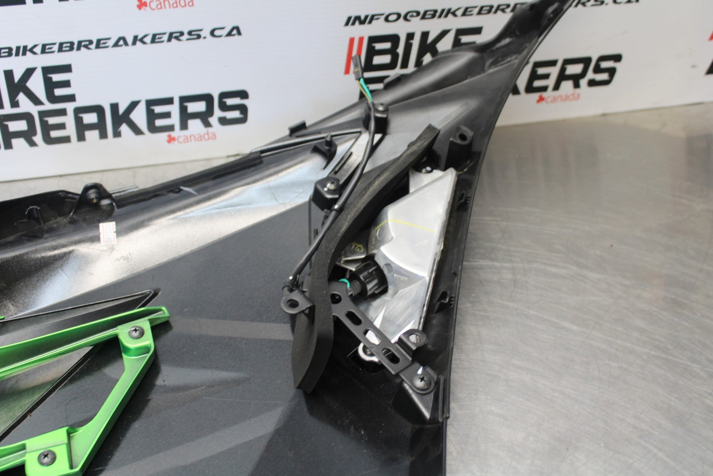 18-23 KAWASAKI NINJA 400 EX400 LEFT MID UPPER SIDE FAIRING COWL PLASTIC BB192