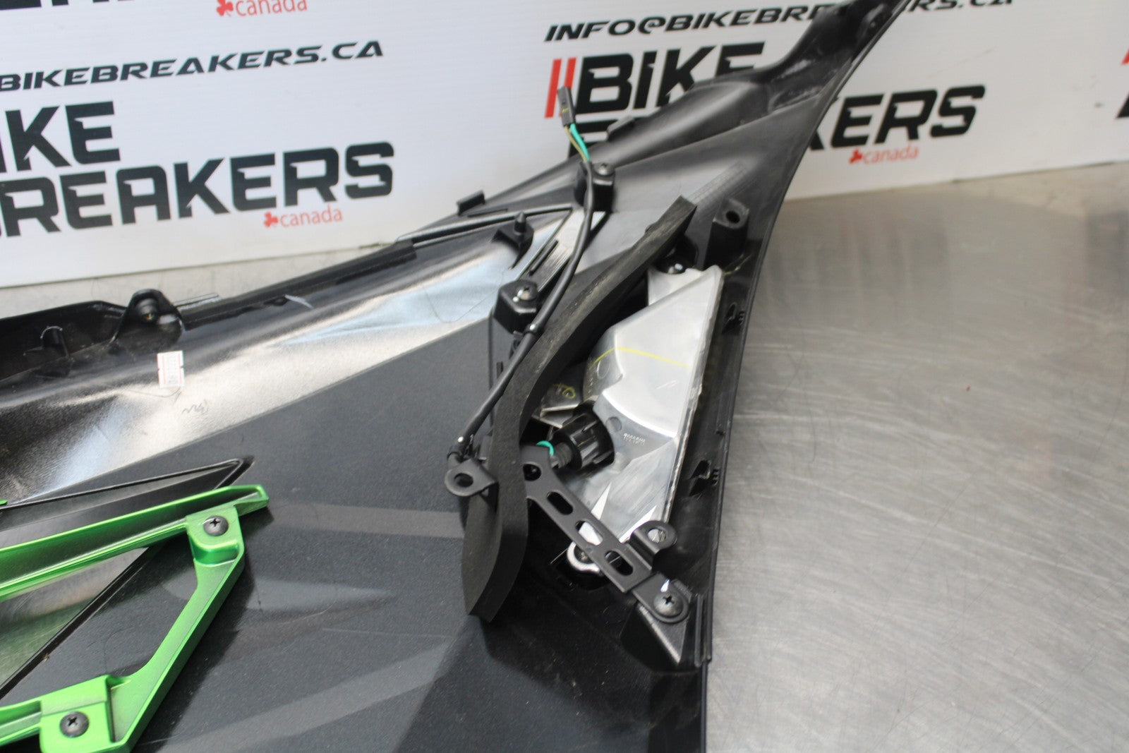 18-23 KAWASAKI NINJA 400 EX400 LEFT MID UPPER SIDE FAIRING COWL PLASTIC BB192