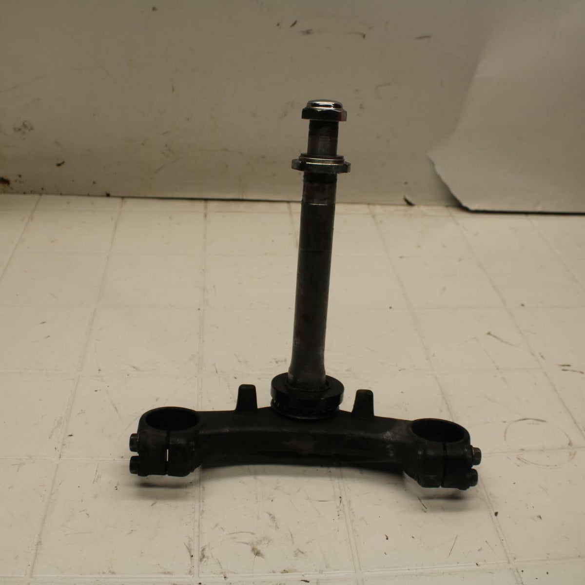 04-05 SUZUKI KATANA 600 FRONT FORKS CLAMP LOWER TRIPLE TREE STEM BB09