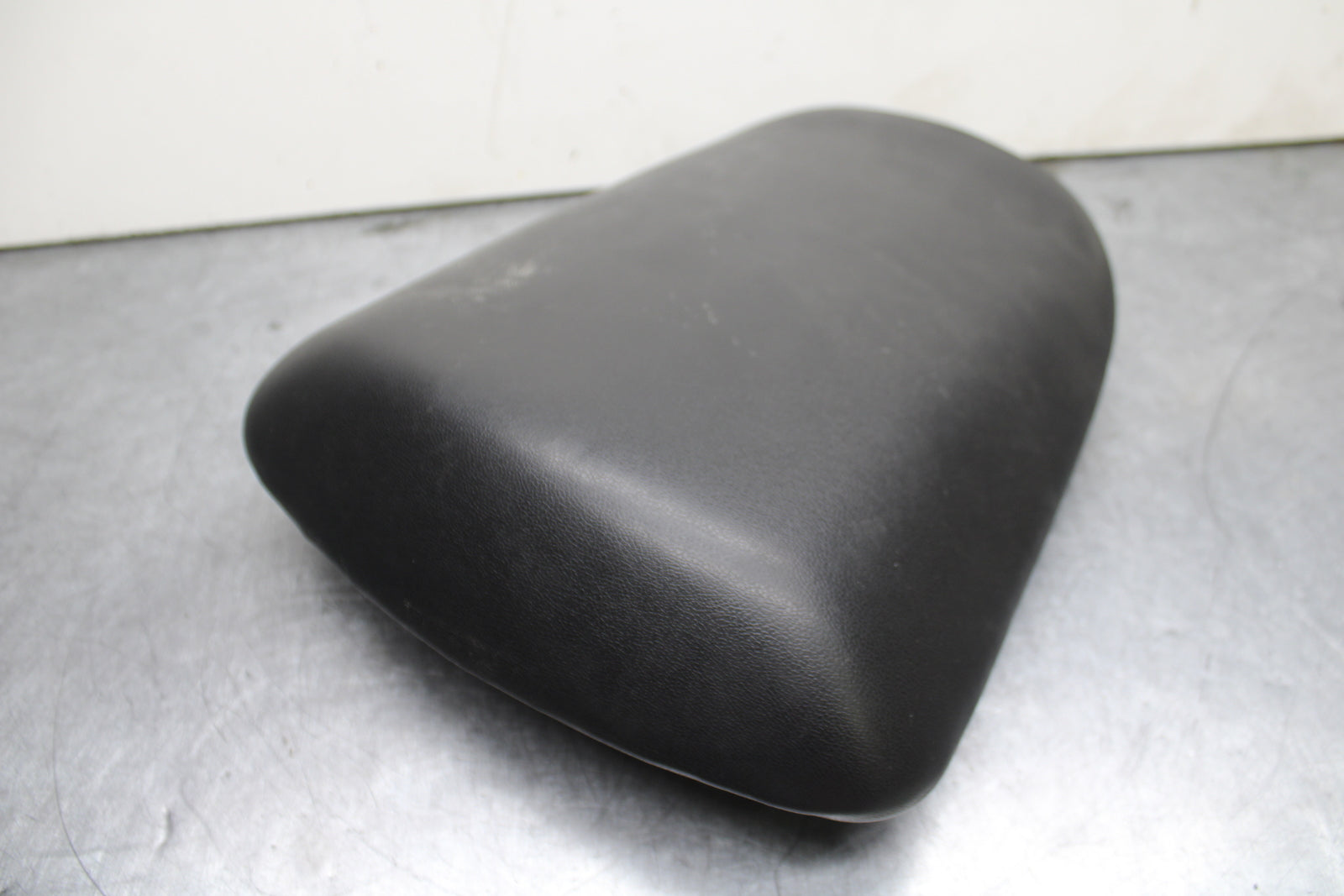 00-02 KAWASAKI NINJA ZX6R REAR BACK PASSENGER TANDEM SEAT SADDLE PILLION  BB750