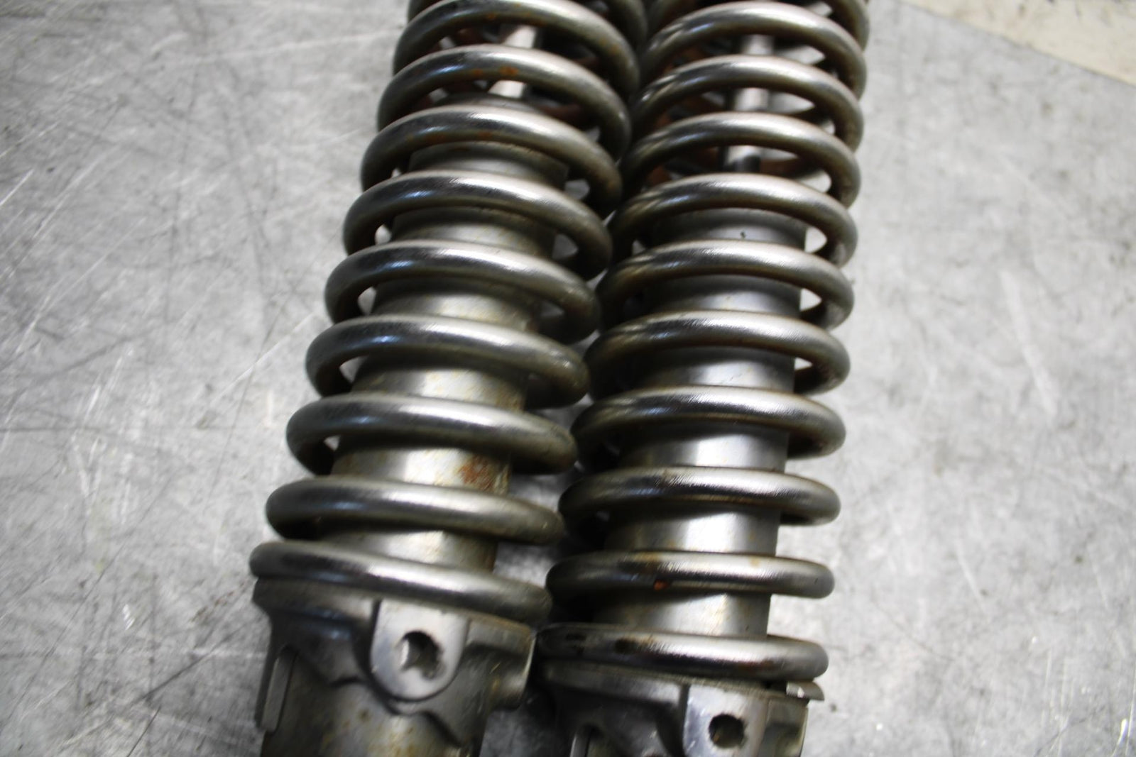 1982 Suzuki GS450L REAR BACK SHOCK ABSORBER BB52