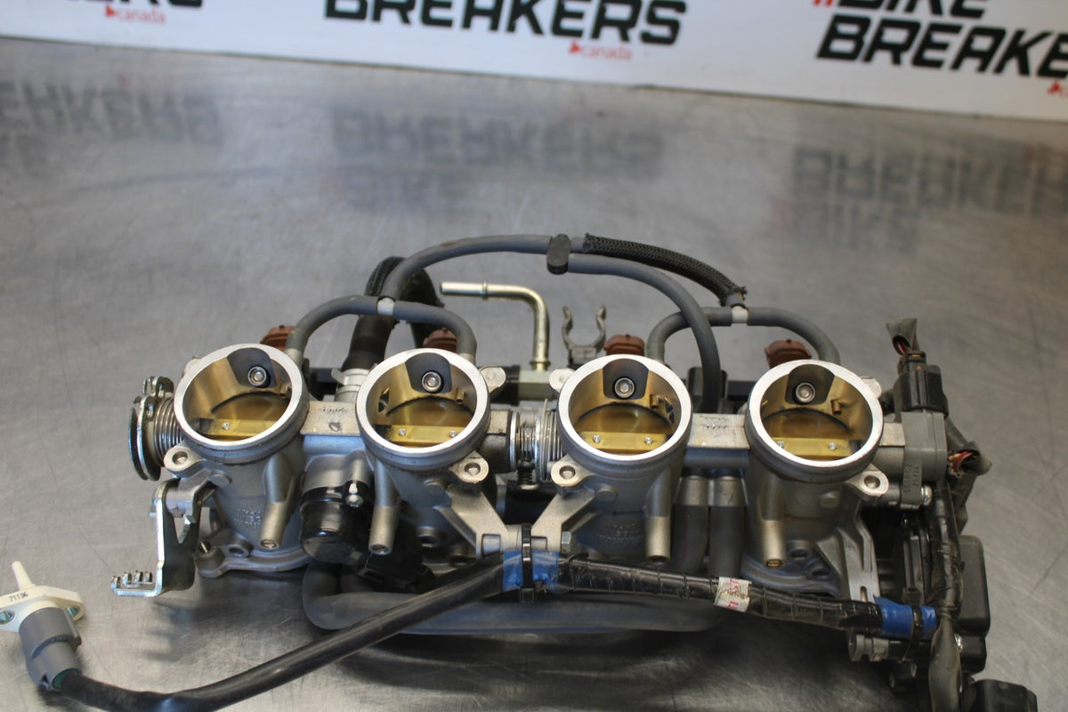 18 SUZUKI GSXR750 MAIN FUEL INJECTORS / THROTTLE BODIES BB891