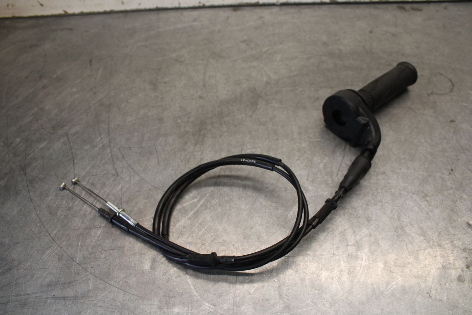 13-18 KAWASAKI NINJA ZX6R THROTTLE CABLE LINE HOUSING GUIDE BB682