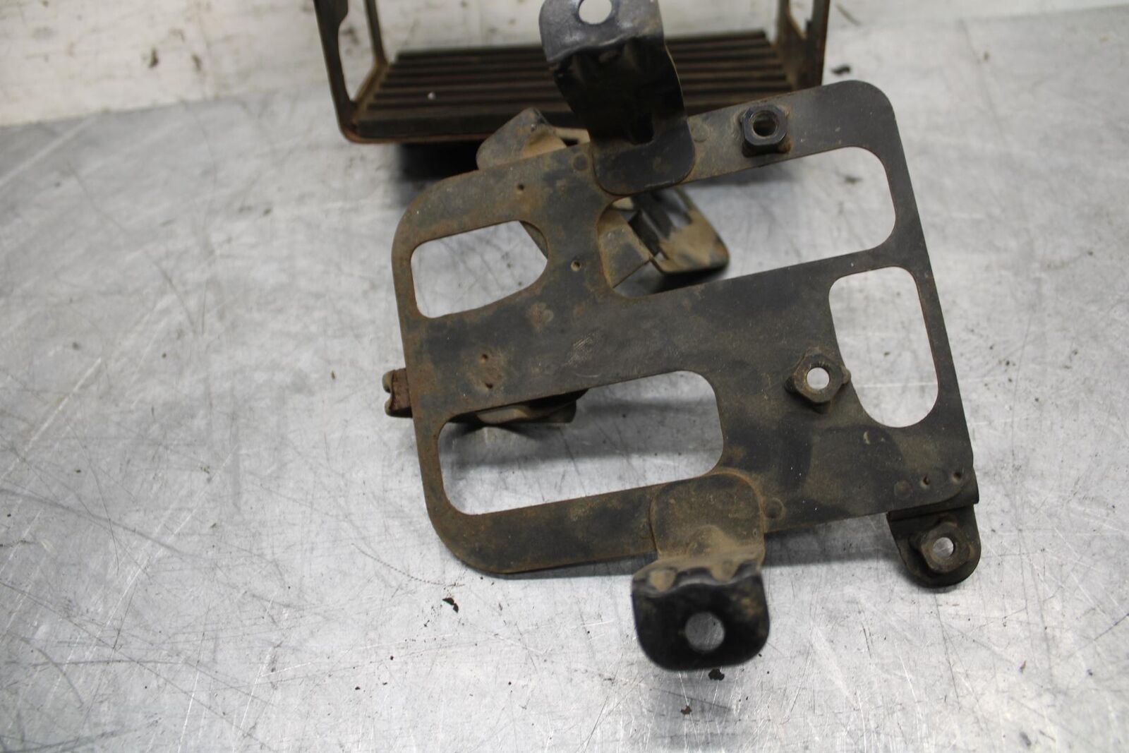 82-83 SUZUKI GS1100GL BATTERY TRAY BOX HOLDER BB30