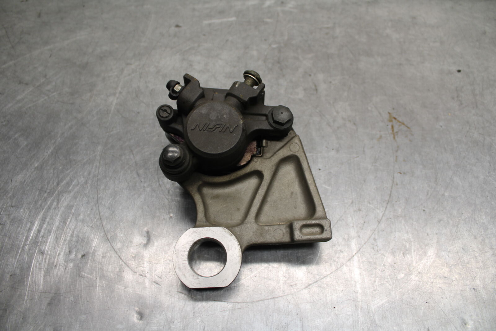 08-09 YAMAHA YZF R6S REAR BACK BRAKE CALIPER W MOUNT BRACKET BB115
