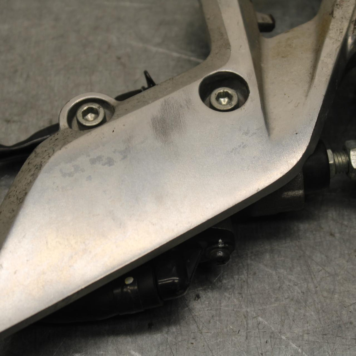 15-18 HONDA CB300FA RIGHT REARSET REAR SET DRIVER FOOT PEG REST STOP BB646