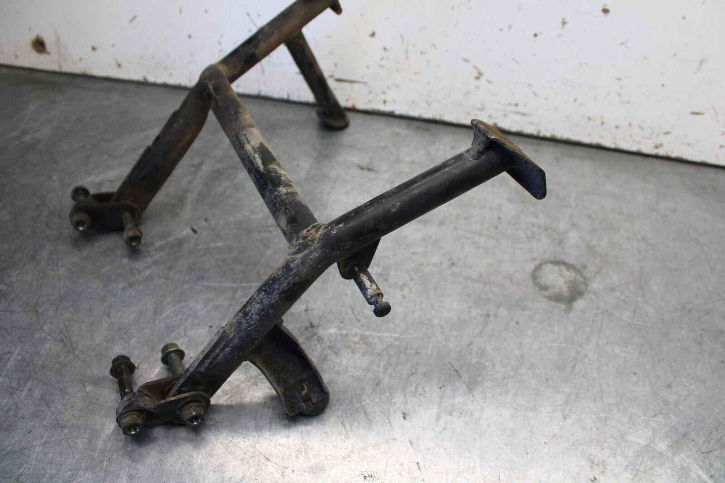 07-09 YAMAHA FZ6 CENTER MAIN STAND 5VX-27111-03-00 BB713