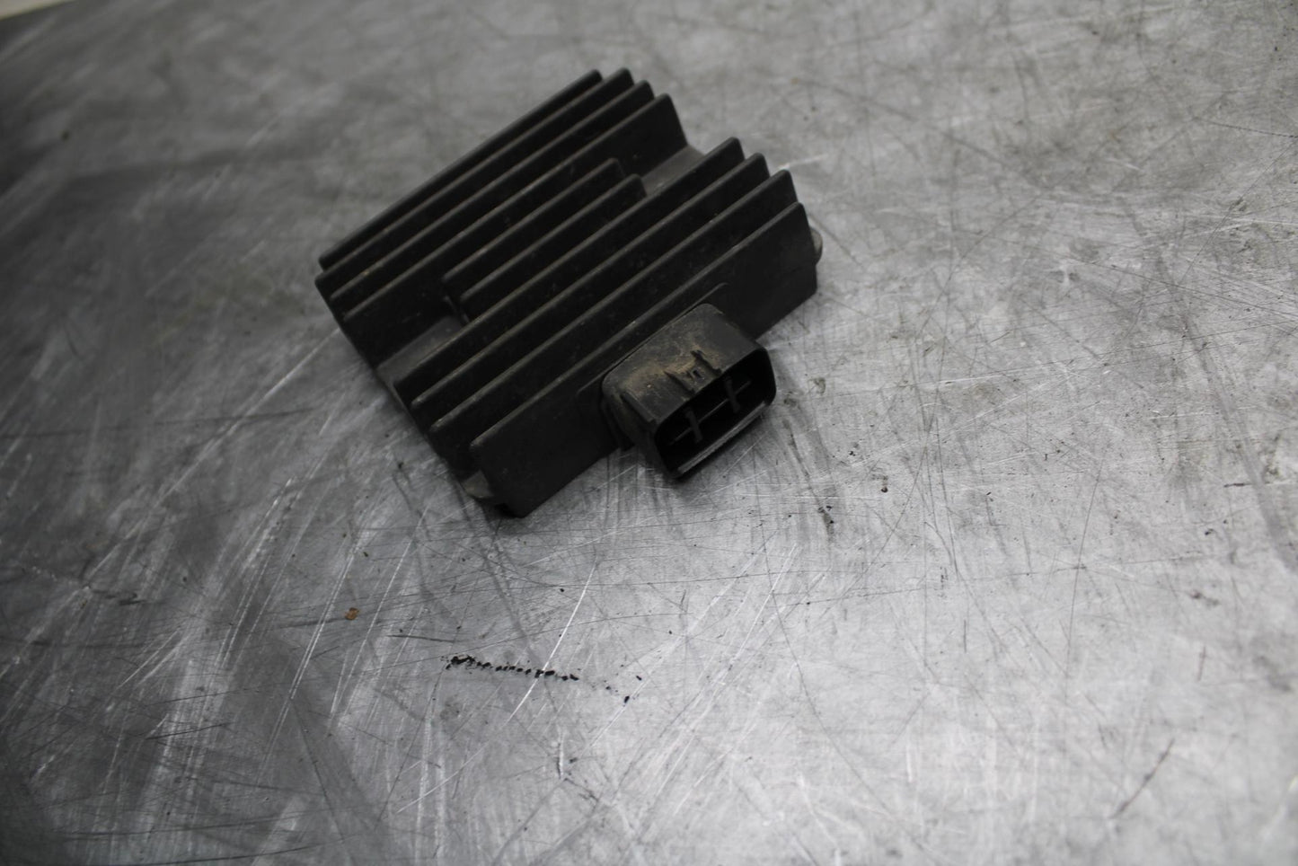07 YAMAHA YZF R6 RECTIFIER VOLTAGE REGULATOR 4XY-81960-00-00 BB495