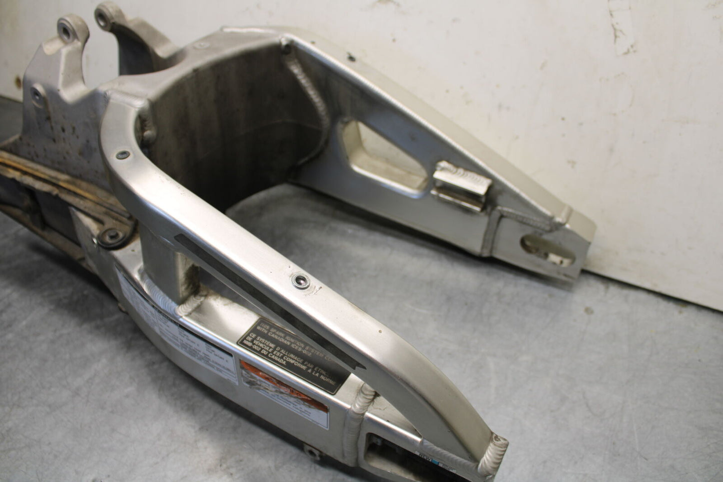05-06 HONDA CBR600RR REAR SWINGARM SWING ARM 52200-MEE-D00  BB655