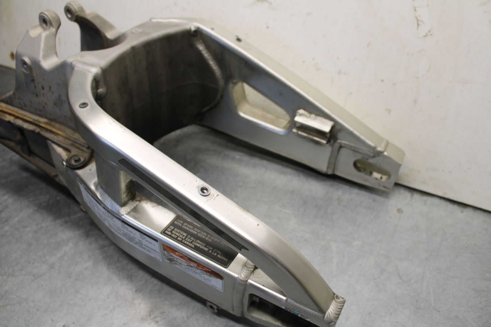 05-06 HONDA CBR600RR REAR SWINGARM SWING ARM 52200-MEE-D00  BB655
