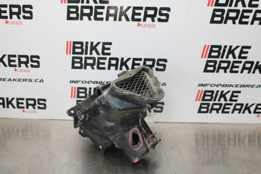 19-23 KAWASAKI NINJA ZX6R RAM AIR INTAKE TUBE DUCT BB188