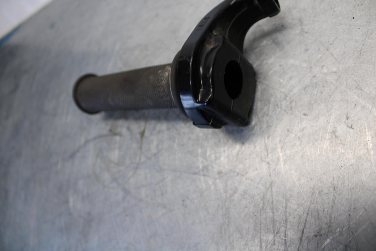 07-08 YAMAHA YZF R1 THROTTLE CABLE LINE HOUSING GUIDE BB439