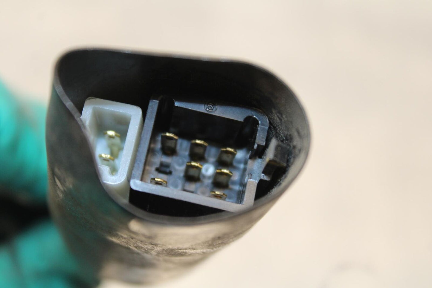 19-22 KAWASAKI Z400 LEFT CLIP ON HANDLE HORN SIGNALS SWITCH  BB586