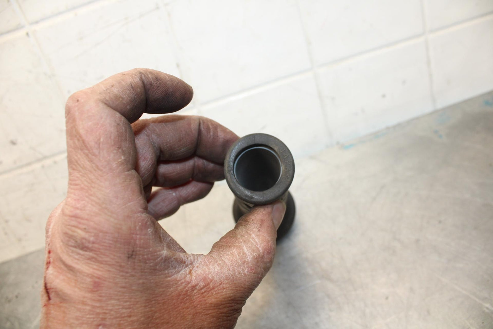 2003 Kawasaki Z1000 RIGHT THROTTLE GRIP 46019-0001 BB35