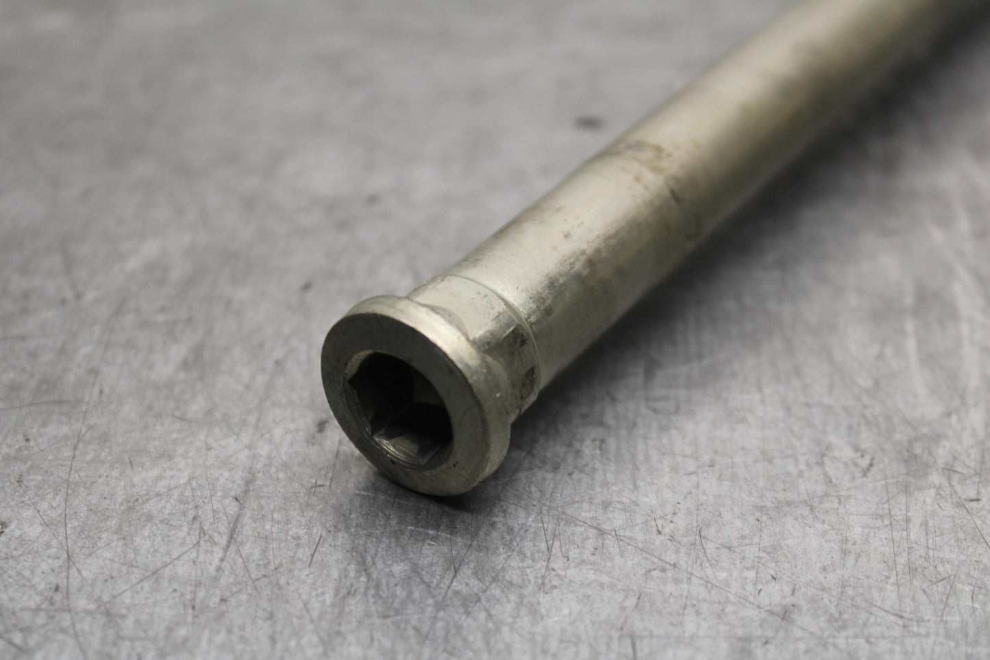 13-18 KAWASAKI NINJA ZX6R REAR BACK SWINGARM BOLT SUSPENSION PIVOT AXLE BB666