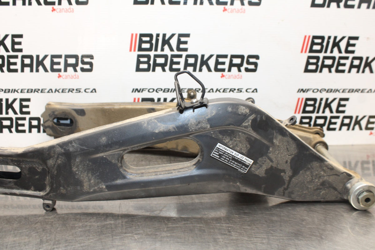 22-25 YAMAHA YZF R7 REAR SWINGARM BACK SUSPENSION SWING ARM BEB-22110-01-P0 BB76