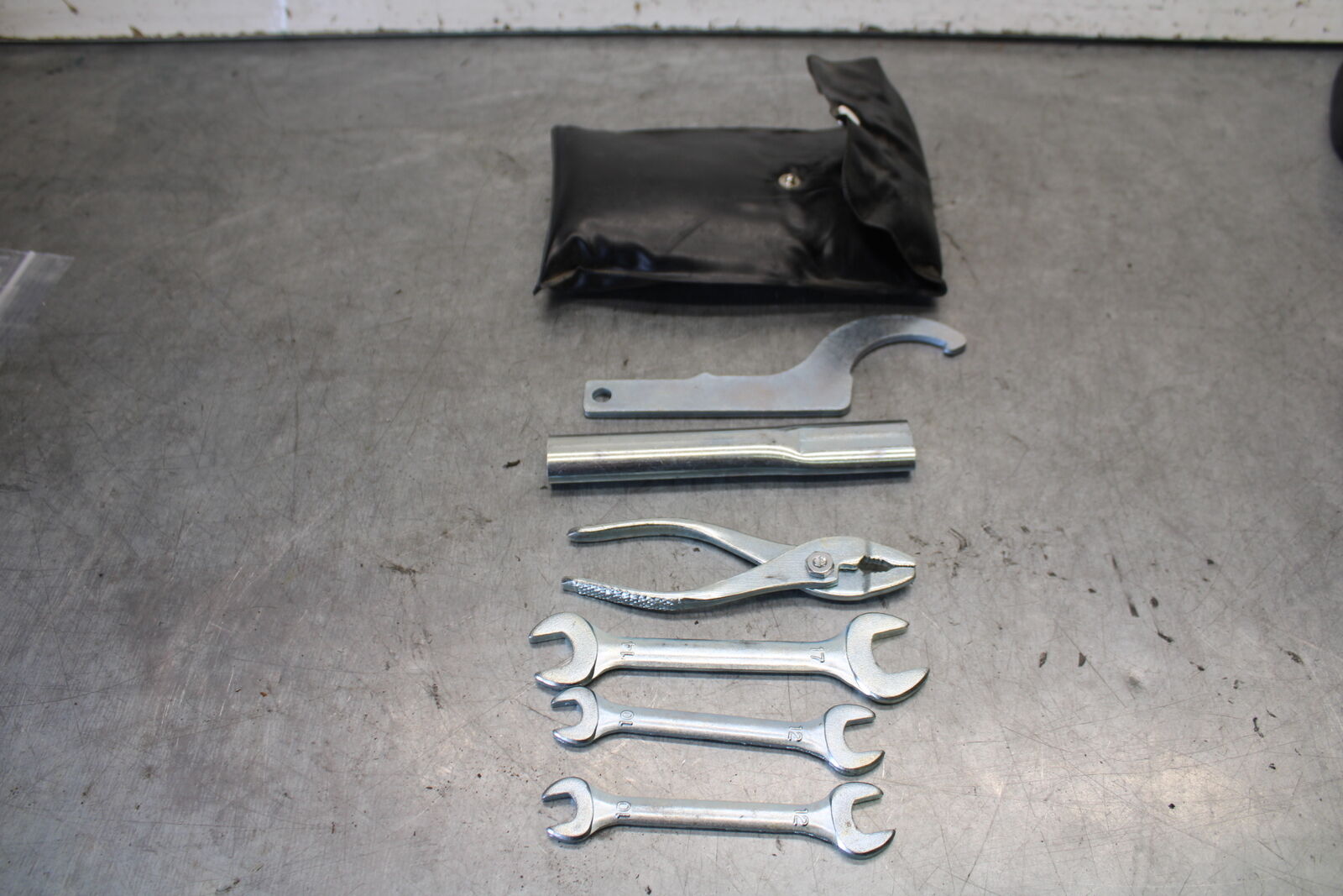 08-16 YAMAHA YZF R6 STOCK TOOLS OEM TOOL BAG KIT SET BB665