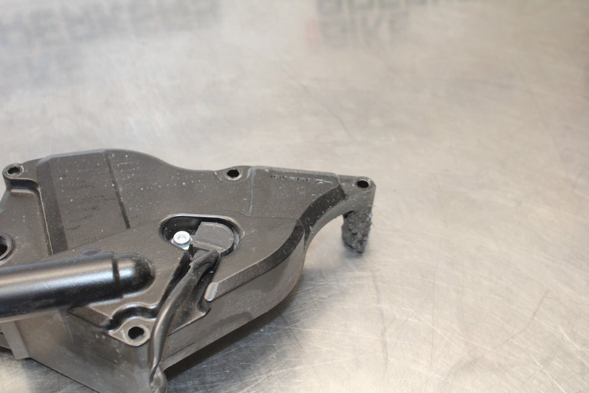 18 SUZUKI GSXR750 ENGINE SPROCKET COVER BB891