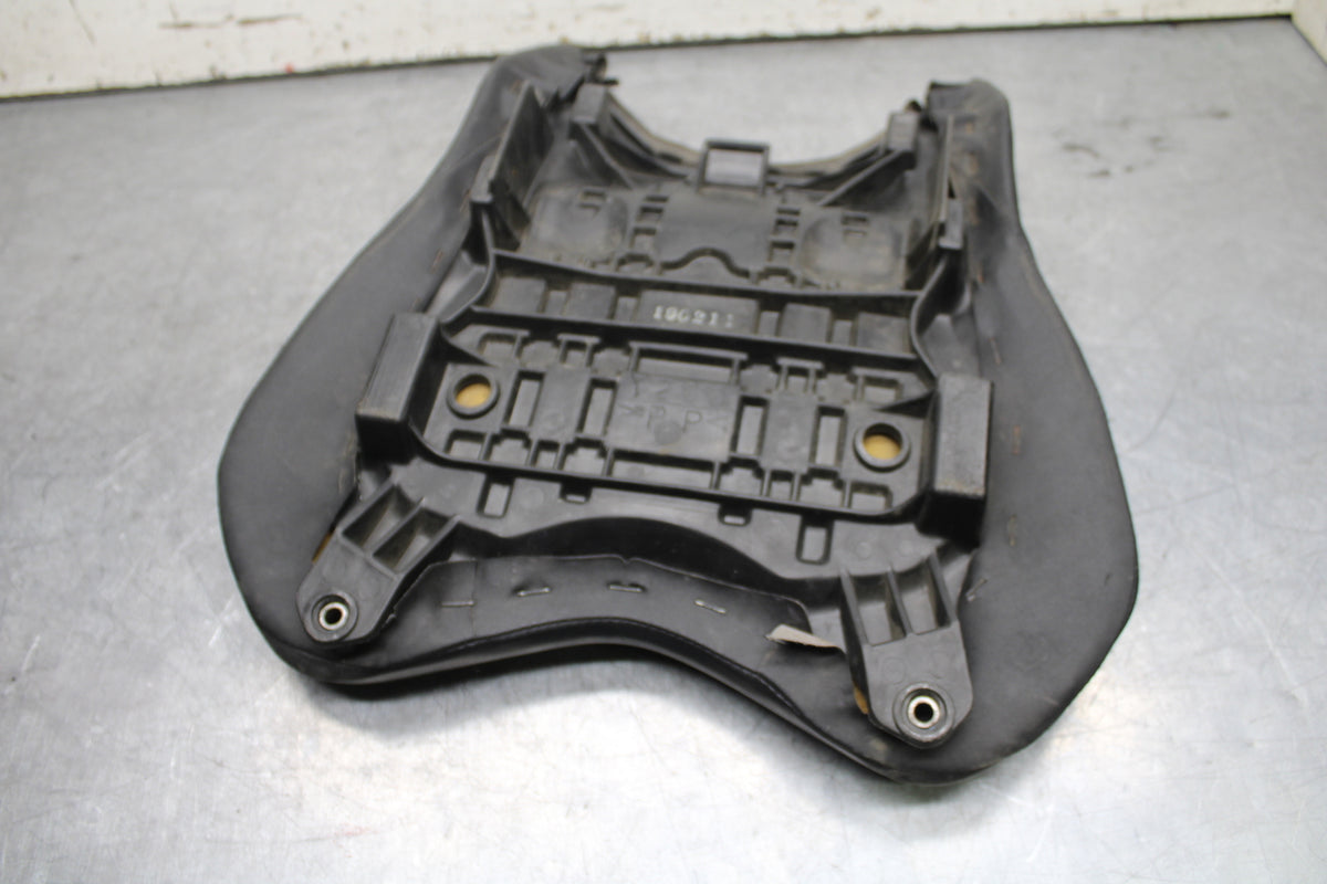 06 YAMAHA YZF R6 FRONT DRIVERS SEAT PAD SADDLE PILLION 2C0-24710-00-00 BB716