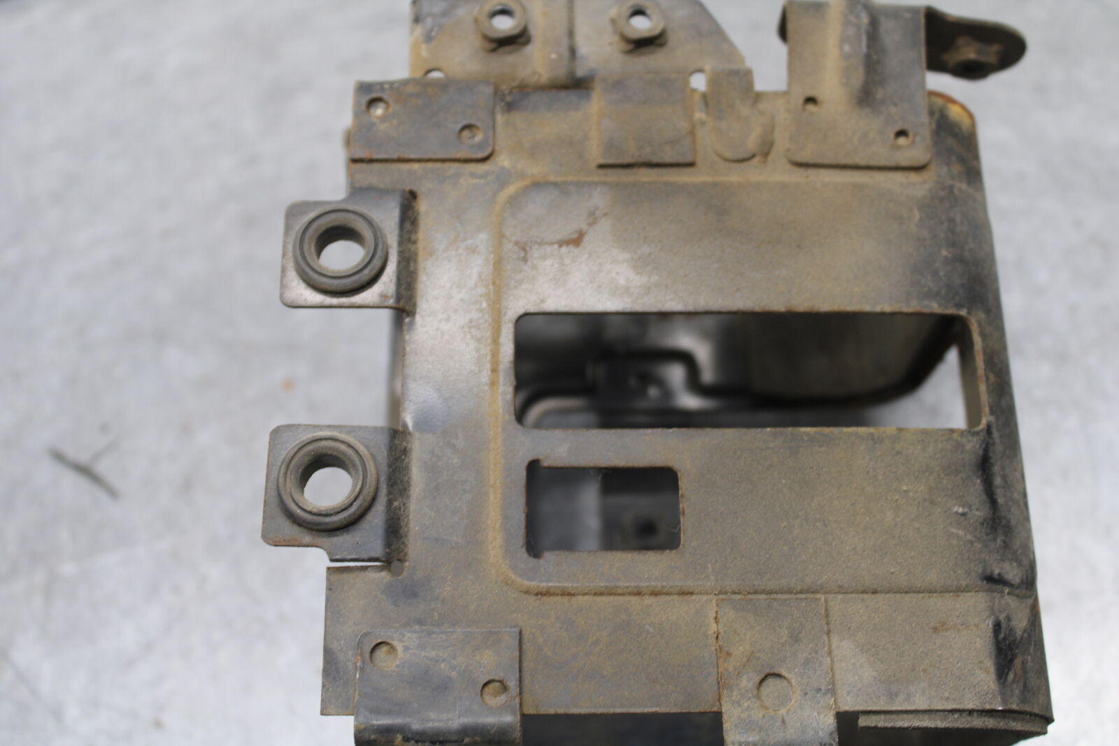 85-86 SUZUKI MADURA 1200 BATTERY TRAY BOX HOLDER  BB691