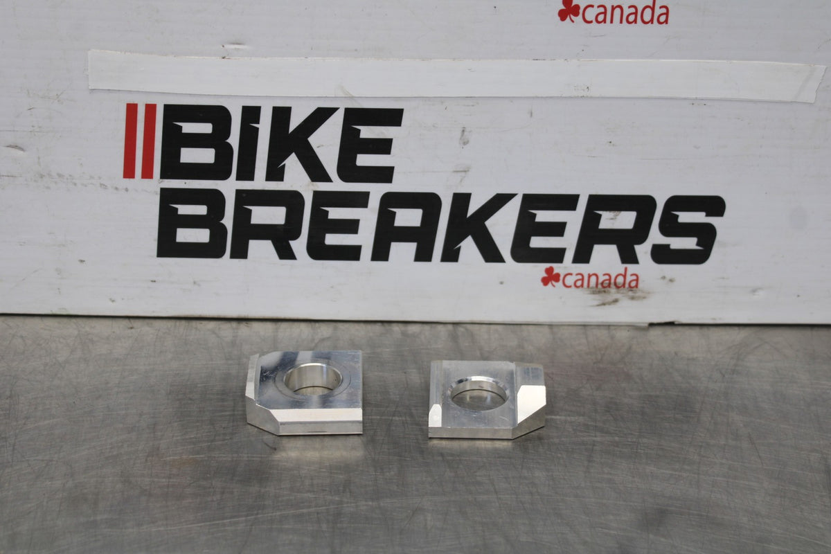 11-26 SUZUKI GSXR750 REAR AXLE BACK WHEEL PIVOT AXEL BLOCKS BB882