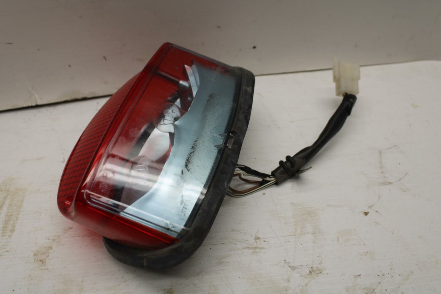 04-09 SUZUKI GS500F REAR TAIL TAILLIGHT BACK BRAKE LIGHT BB278