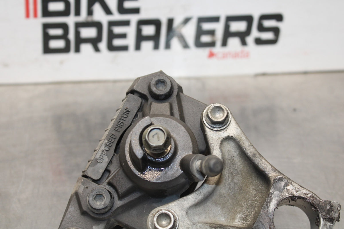 00 SUZUKI GSXR750 REAR BACK BRAKE CALIPER W MOUNT BRACKET BB820