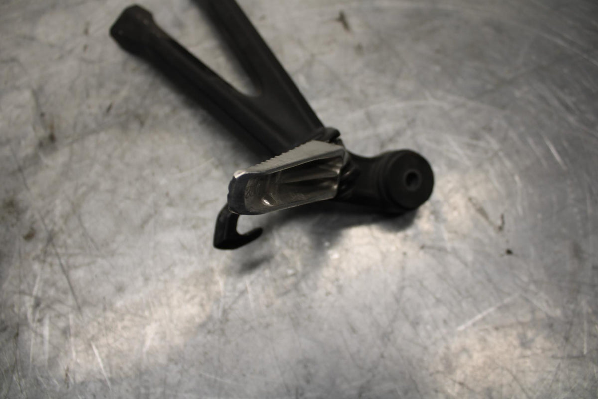 13 SUZUKI GSXR750 RIGHT REAR BACK PASSENGER PEG BB474