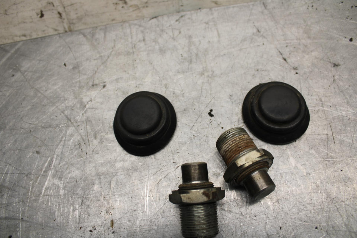 82-83 SUZUKI GS1100GL REAR BACK SWINGARM BOLT CAP COVER BB30