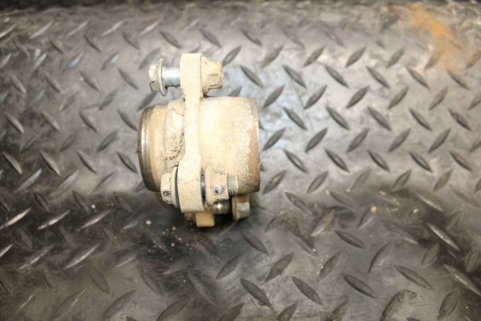 85-86 SUZUKI QUADRACER 250 REAR SPROCKET BRACKET MOUNT HUB BB210