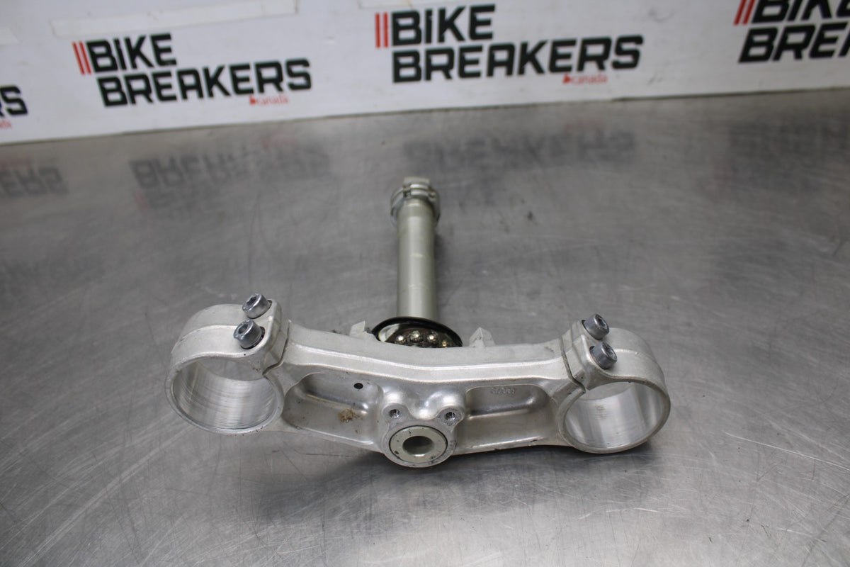 17 YAMAHA YZF R6 FRONT FORKS CLAMP LOWER TRIPLE TREE STEM BB922