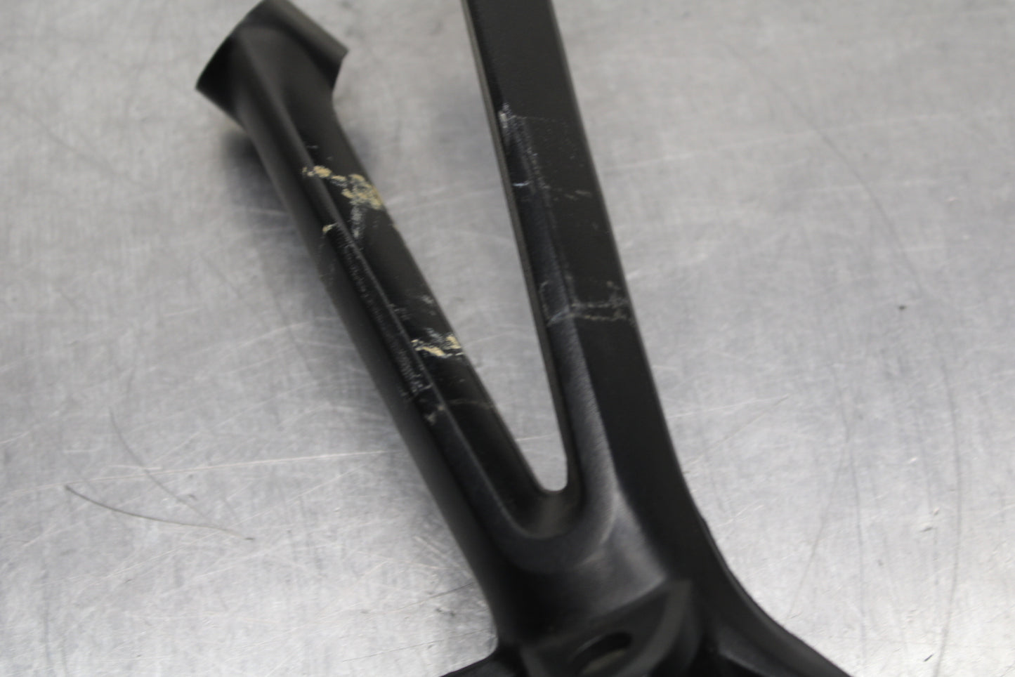 09 SUZUKI GSXR600 REAR BACK PASSENGER PEG SET PAIR BB759