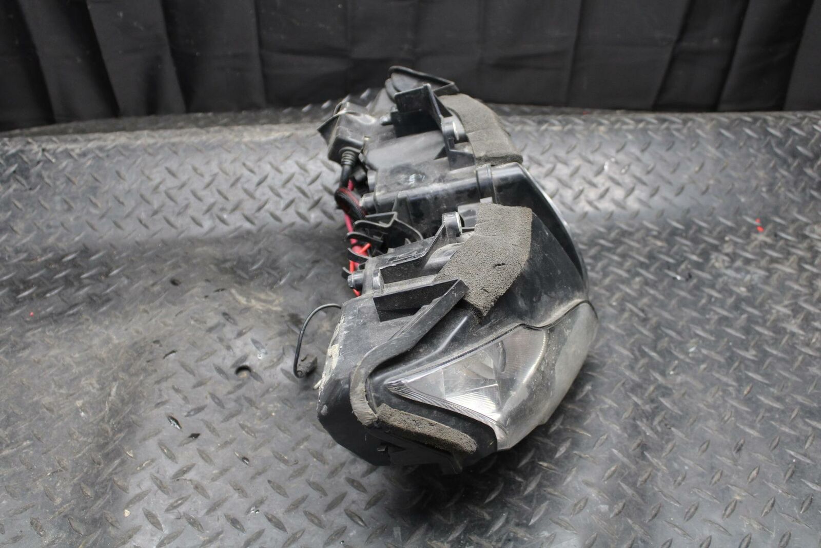 10-11 HONDA CBR1000RR FRONT HEADLIGHT HEAD LIGHT LAMP BB228
