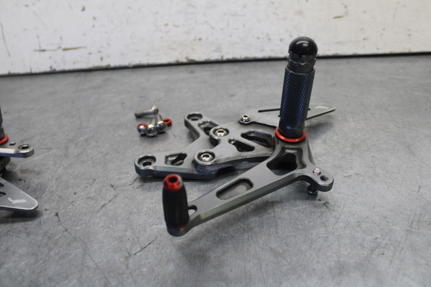 09-12 KAWASAKI NINJA ZX6R RIGHT LEFT REARSETS REAR SET DRIVER FOOT PEGS  BB698