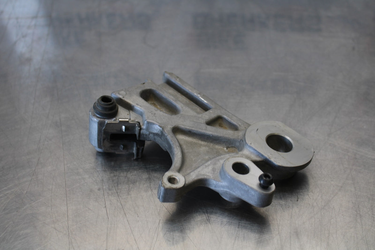 22-25 YAMAHA YZF R7 REAR BRAKE CALIPER HANGER BACK MOUNTING BRACKET BB176