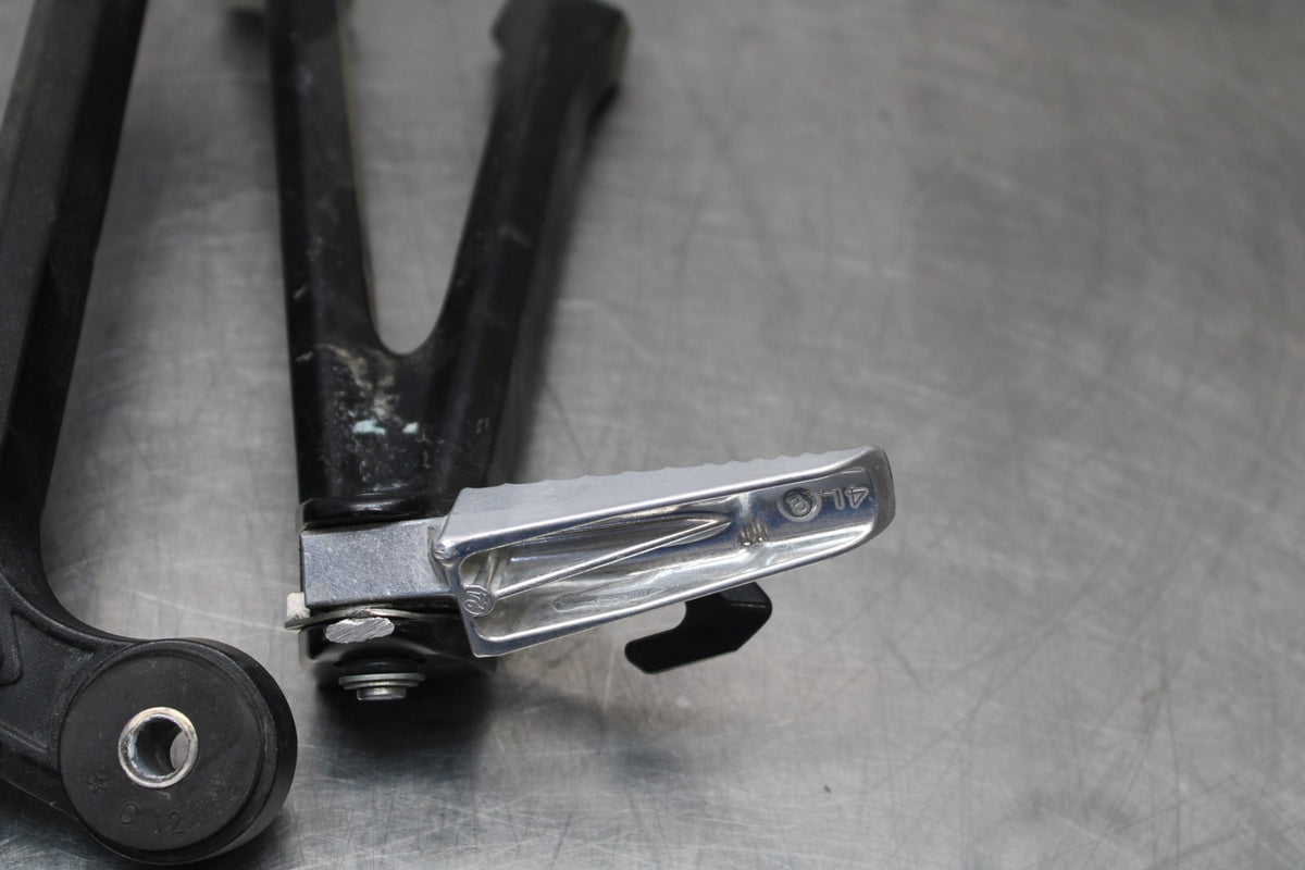 11-26 SUZUKI GSXR750 REAR BACK PASSENGER PEG SET PAIR BB900
