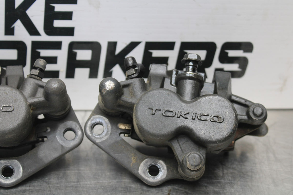 09-10 KAWASAKI ER-6N RIGHT LEFT FRONT BRAKE CALIPER SET PAIR CALIPERS BB205
