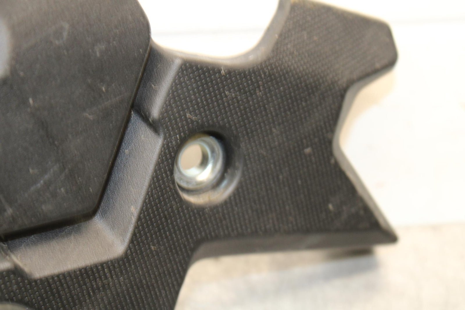 19-22 KAWASAKI Z400 ENGINE SPROCKET COVER BB586