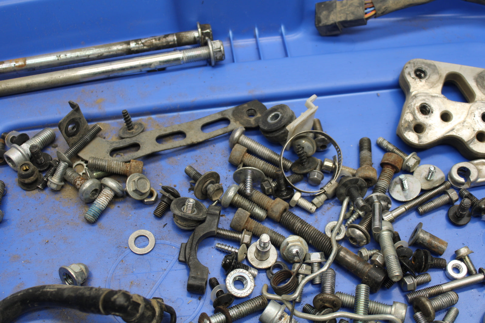08-10 SUZUKI GSXR 600 MOUNTING BOLTS HARDWARE MOTOR SCREWS  BB721
