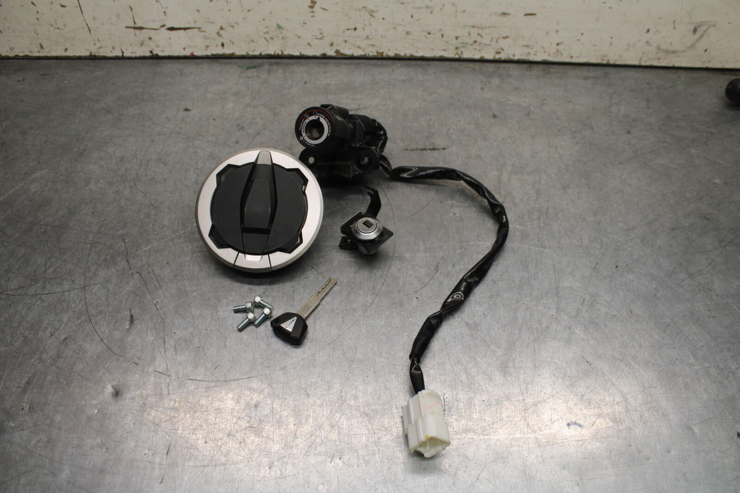 18-23 KAWASAKI NINJA 400 EX400 IGNITION LOCK KEY SET /GAS CAP & SEAT LOCK  BB747