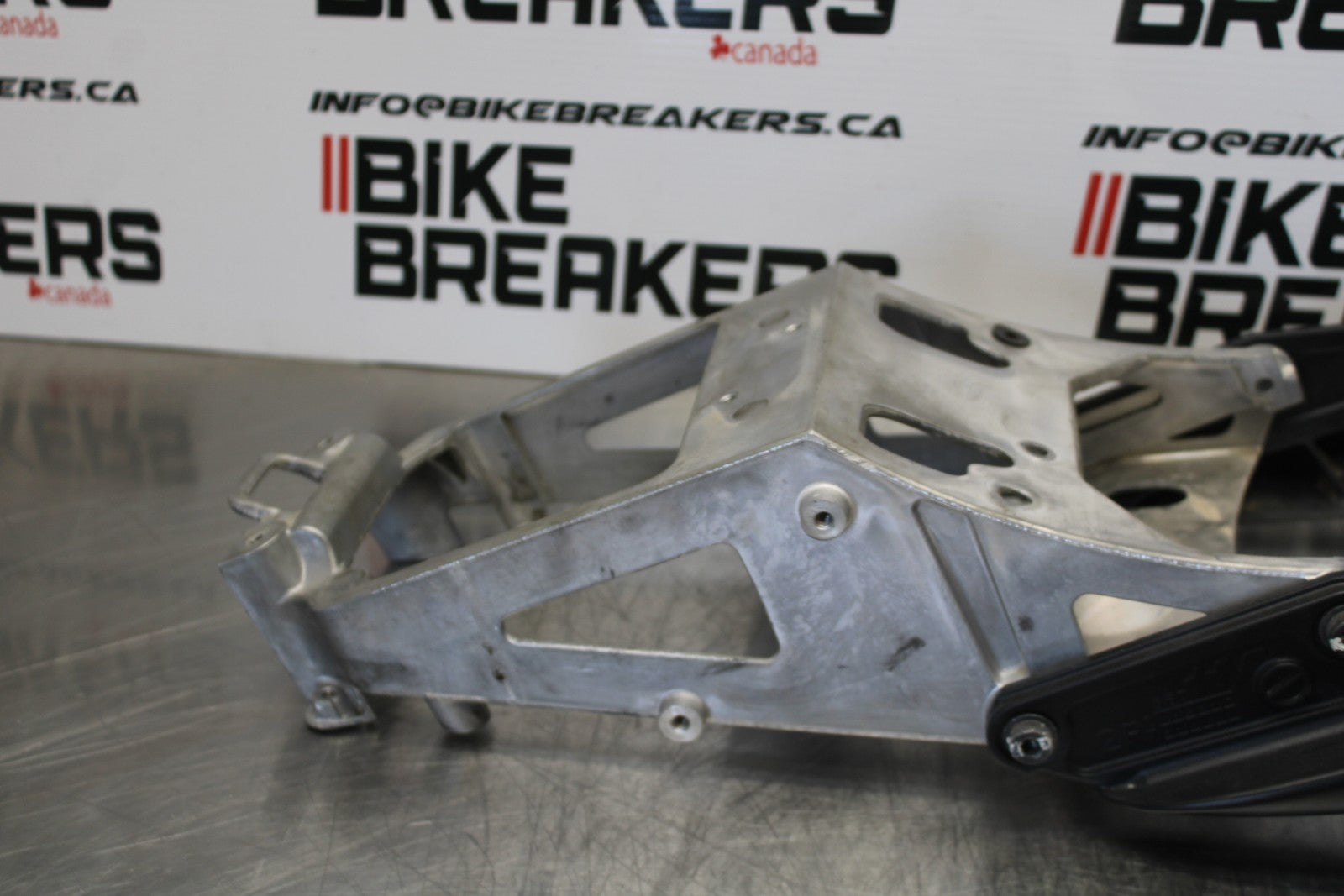06-07 SUZUKI GSXR 600 REAR SUBFRAME BACK SUB FRAME BB170